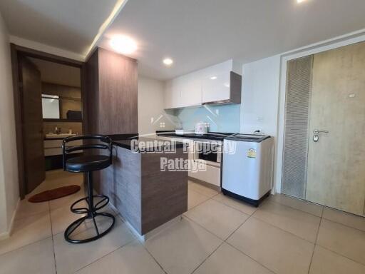 A large one Bedroom side Seaview Condo for sale in Na jomtien.