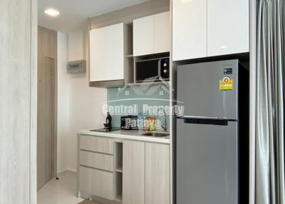 A large one Bedroom pool view Condo for rent in Pratumnak.