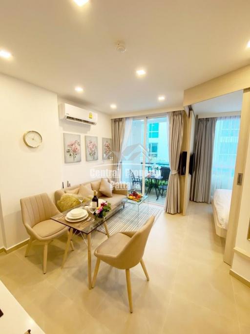 A modern one Bedroom pool view Condo for rent in South Pattaya.