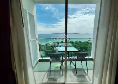 Luxury 1 bedroom corner unit full seaview in Pratamnak for rent.