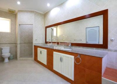 Luxury Four Bedroom Four Bathroom Pool Villa for Sale in Majestic Residence Pratumnak Hill