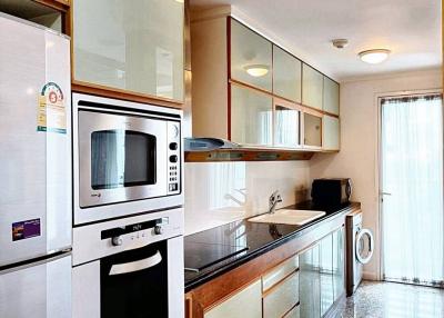 Luxurious 2-Bed Condo in Heart of Watthana, Bangkok