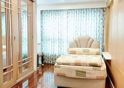 Luxurious 2-Bed Condo in Heart of Watthana, Bangkok
