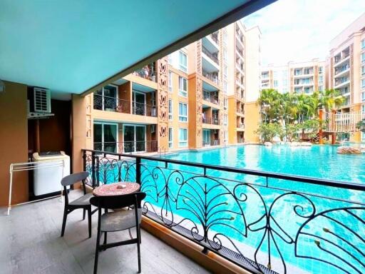 Lovely 2-bedroom condo with pool access