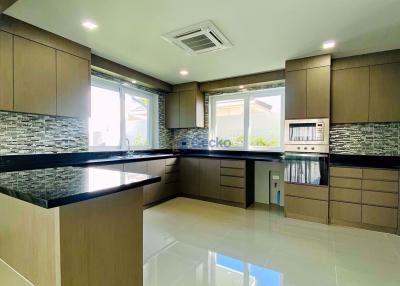 4 Bedrooms House in Green Field Executive Homes East Pattaya H008583