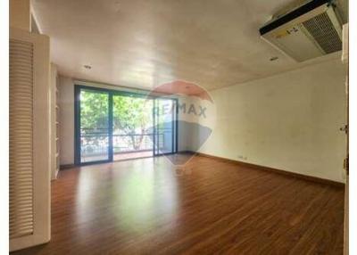 Large 4BR house near BTS Phrom Phong for rent - 920071065-410