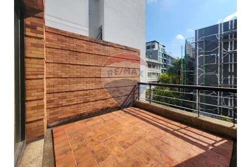 Large 4BR house near BTS Phrom Phong for rent