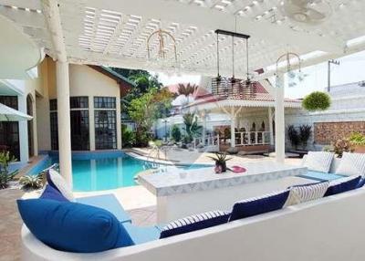 Stunning 5-Bedroom Italian-Style Pool Villa - 920471009-105