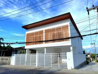 Modern and minimal townhouse for sale