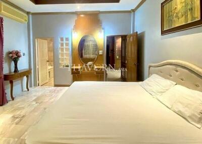 บ้าน ขาย 4 ห้องนอน 450 ตร.ม. ที่ดิน 528 m² ใน  Supanuch Villa, Pattaya