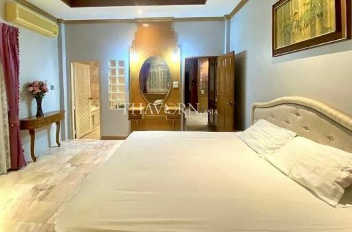 บ้าน ขาย 4 ห้องนอน 450 ตร.ม. ที่ดิน 528 m² ใน  Supanuch Villa, Pattaya