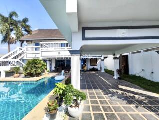 บ้าน ขาย 3 ห้องนอน 350 ตร.ม. ที่ดิน 516 m² ใน  Temple Court Villa, Pattaya