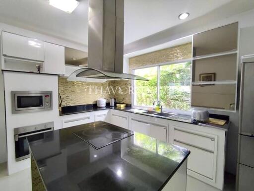 House For sale 7 bedroom 220 m² with land 376 m² in The Imperial Place, Pattaya