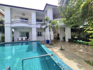 House For sale 7 bedroom 220 m² with land 376 m² in The Imperial Place, Pattaya