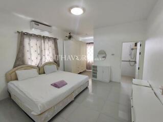 บ้าน ขาย 5 ห้องนอน 450 ตร.ม. ที่ดิน 377 m² ใน  The Imperial Place, Pattaya