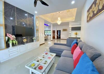 House For sale 4 bedroom 265 m² with land 844 m² in The Lantern, Pattaya