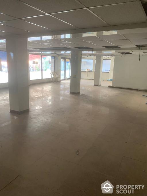 Retail Space for Rent in Bang Lamphu Lang