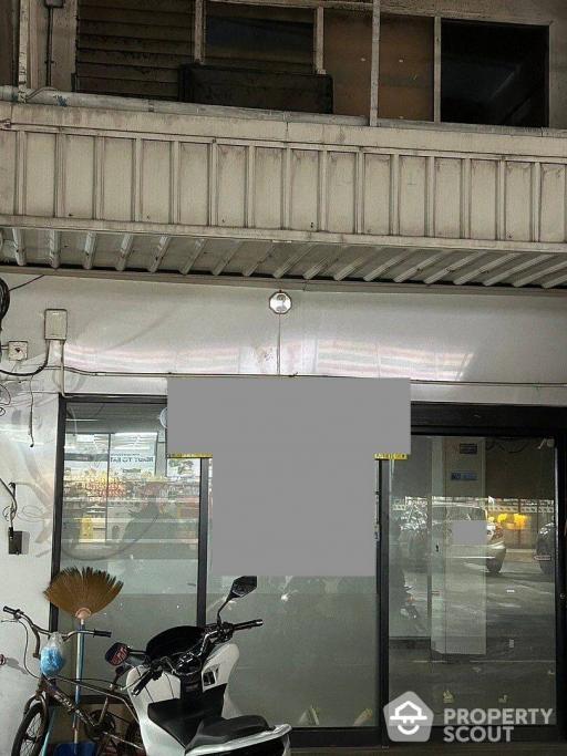 Retail Space for Rent in Bang Lamphu Lang