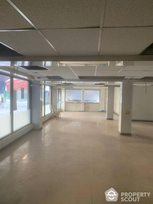 Retail Space for Rent in Bang Lamphu Lang