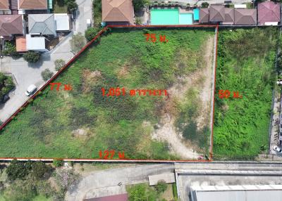 Aerial view of a vacant land plot with dimensions marked