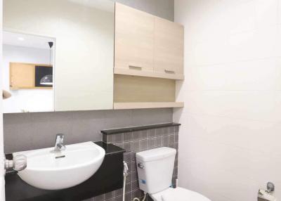 Modern bathroom with white and grey tiles