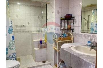 3 bed for sale Pattanakarn maid road good price in the building