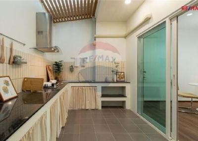 200 Sqm., 3 Beds Townhouse listed for ฿ 4,590,000.