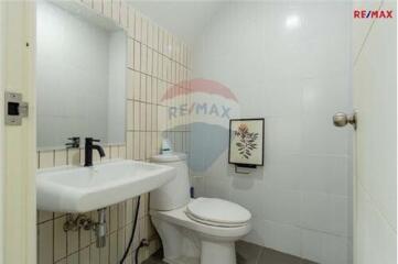 200 Sqm., 3 Beds Townhouse listed for ฿ 4,590,000.