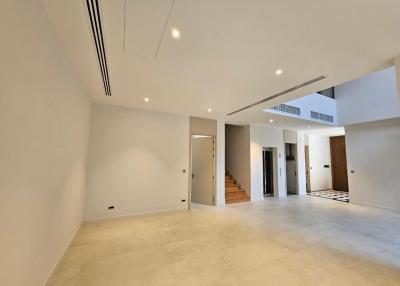 Spacious and Bright Modern Empty Room with Marble Flooring