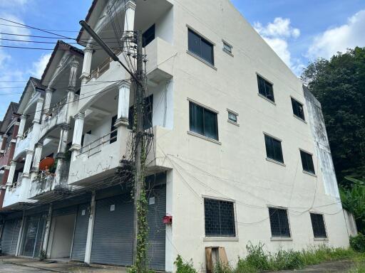 3 Story building for Sale in Sunrin