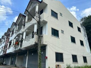 3 Story building for Sale in Sunrin