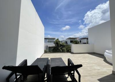 3 Bedrooms Modern Townhouse For Sale at Choeng Thale Phuket