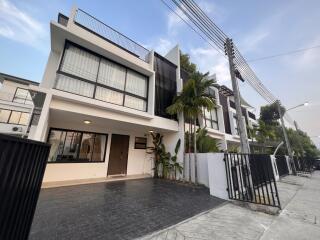 3 Bedrooms Modern Townhome With Private Pool For Sale at Cheong Thale, Phuket