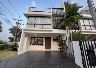 3 Bedrooms Modern Townhome With Private Pool For Sale at Cheong Thale, Phuket