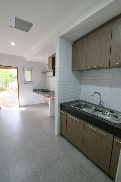 Spacious 3 bedrooms house for sale in Bypass, Koh Kaew