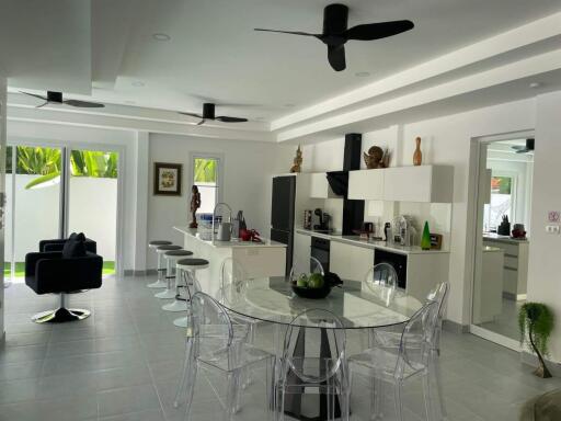 Luxury 5 bedrooms villa for sale in Rawai