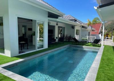 Luxury 5 bedrooms villa for sale in Rawai