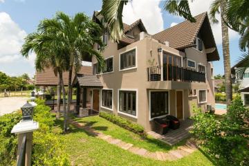 Stunning  5 Bedrooms With Private Pool Villa For Sale In Nai Harn - Rawai Phuket