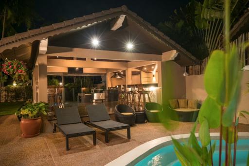 Stunning  5 Bedrooms With Private Pool Villa For Sale In Nai Harn - Rawai Phuket