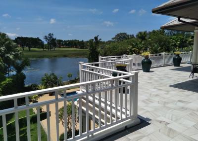 Lake and Sunset view 4 bedrooms villa for sale in Laguna Project