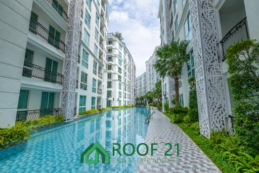 Condominium to bask in the sunlight and crystal-clear blue swimming pools