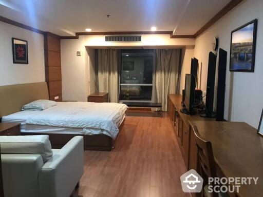 2-BR Condo at The Trendy Condominium near BTS Nana