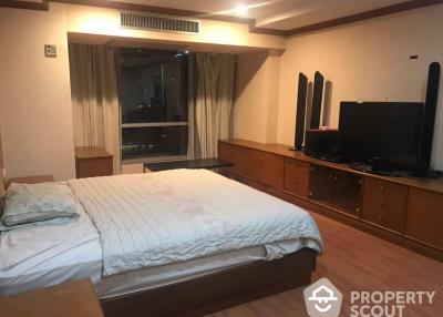 2-BR Condo at The Trendy Condominium near BTS Nana