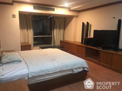 2-BR Condo at The Trendy Condominium near BTS Nana