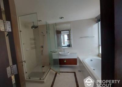 2-BR Condo at The Oleander near BTS Nana