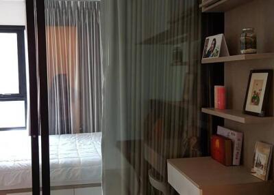 1-BR Condo at Life Asoke near ARL Makkasan