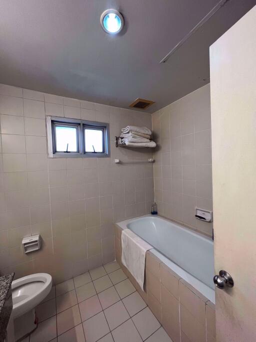 2 ห้องนอน, 2 ห้องน้ำ คอนโด ราคา ฿ 27,000/เดือน