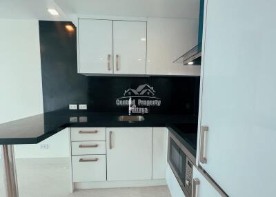 Spacious, 1 bedroom, 1 bathroom for sale in Grand Avenue, central Pattaya.
