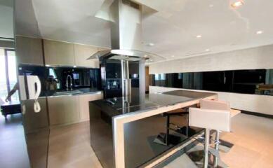 Modern spacious kitchen with center island and breakfast bar