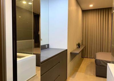 Cozy modern bedroom with en-suite bathroom